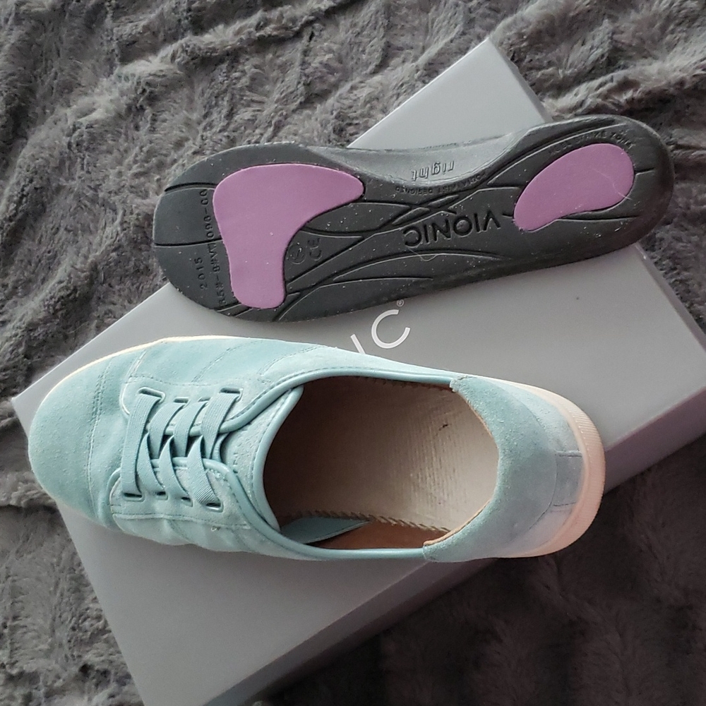 VIONIC Jean Suede Water Resistant Sneakers with "free socks" - Picture 6 of 7